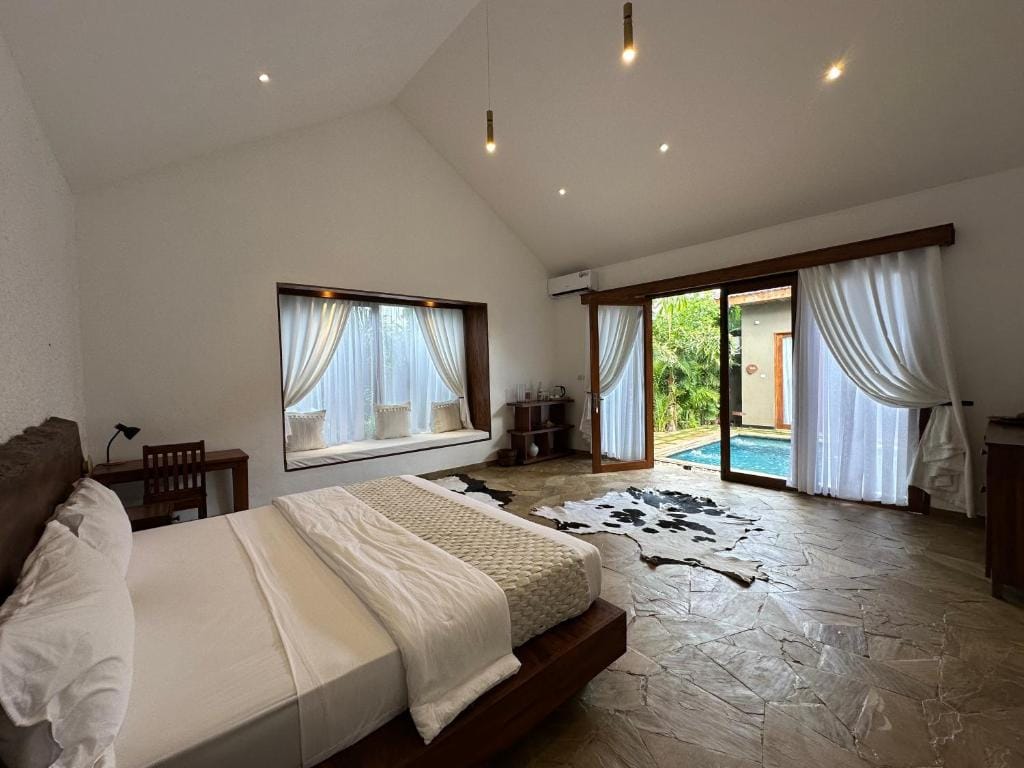 luxe slaapkamer met zwembad tulivu kilimnjaro retreat