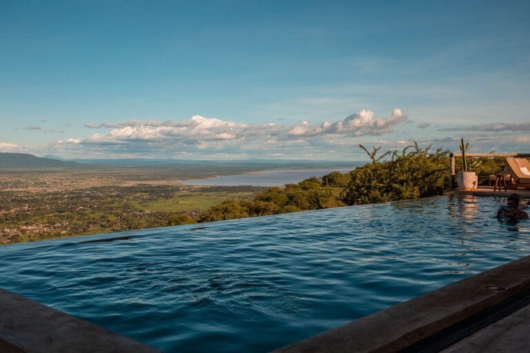 manyara best view lodge uitzicht zwembad