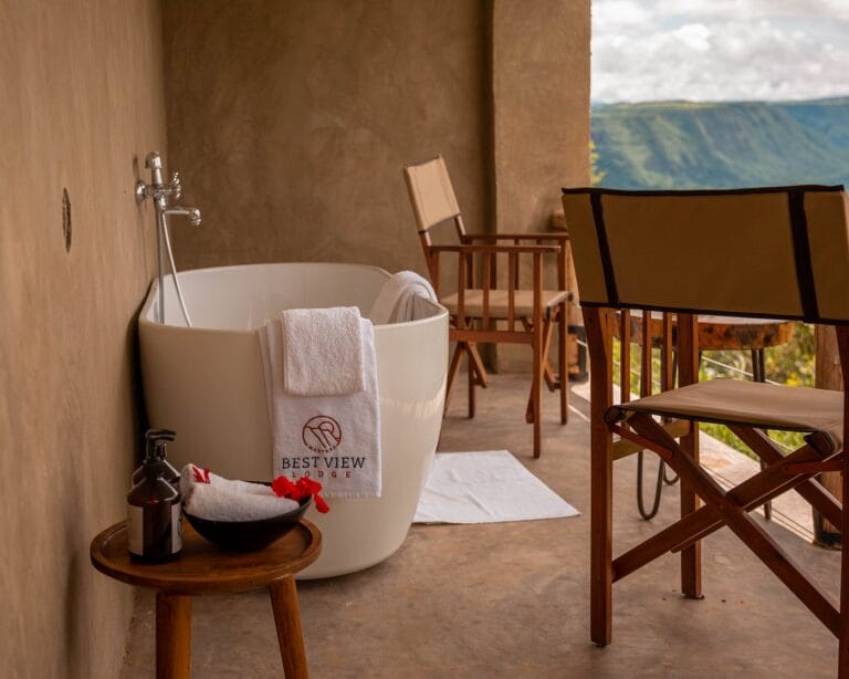 manyara best view lodge badkamer